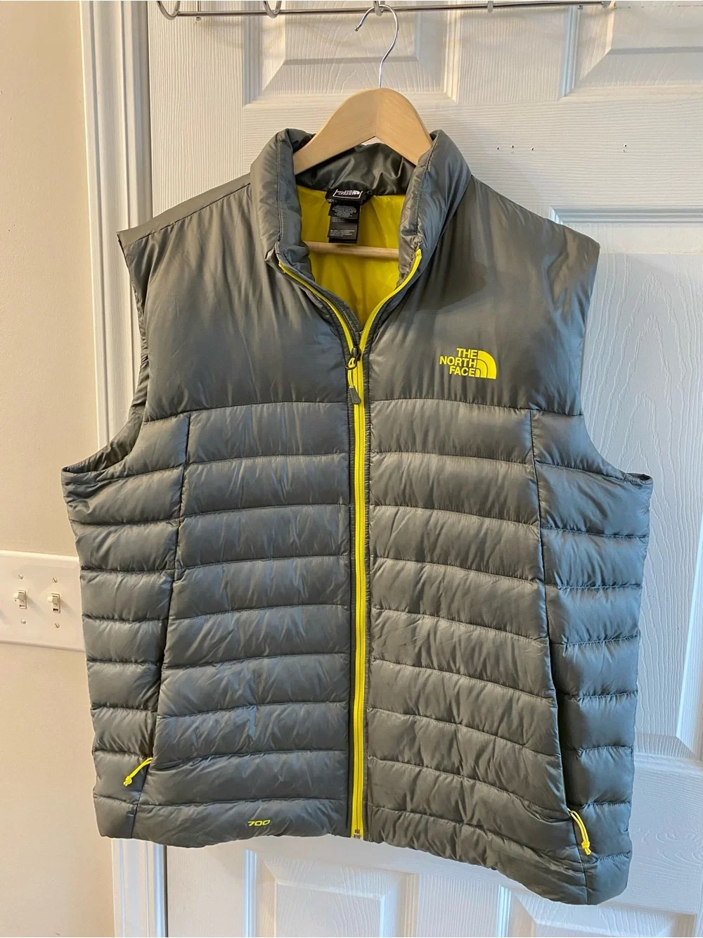 The NORTH FACE Grey 700 Fill Down puffer Vest Men’s Size X-Large excellent shape